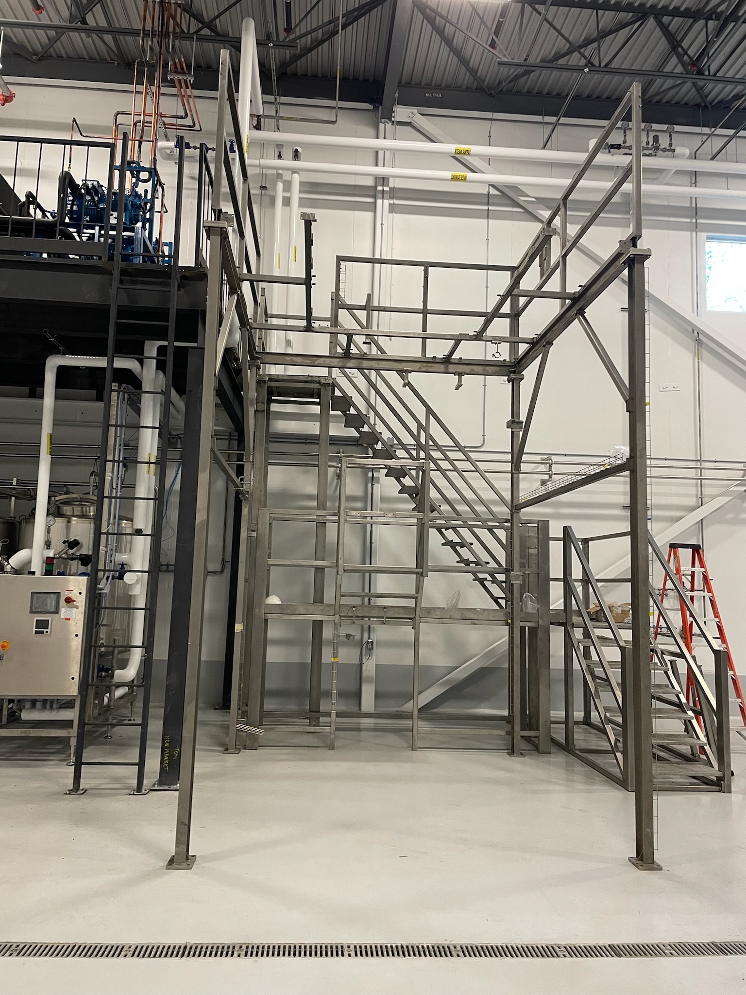 Muntatge d'estructura metàl·lica industrial